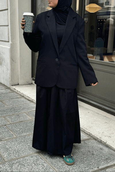 Blazer noir classique Mayla Couture – coupe droite élégante, look mastour chic et moderne