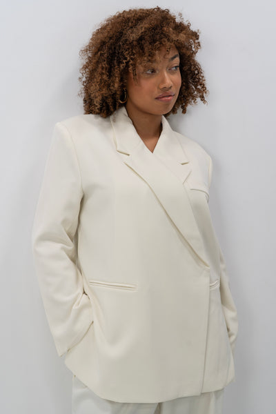 Blazer oversize Mayla Couture, coupe ample et structurée, parfait pour un look minimaliste et mastour élégant.