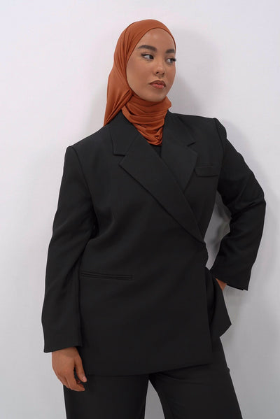 Blazer oversize Mayla Couture, coupe ample et structurée, parfait pour un look minimaliste et mastour élégant.