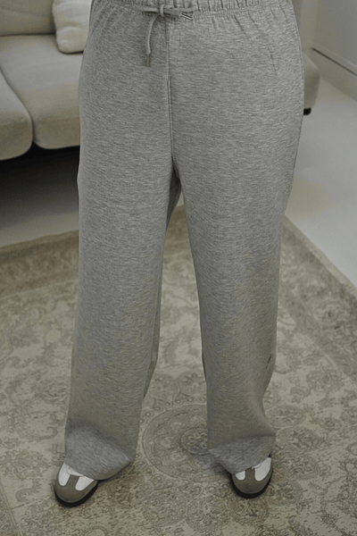 Pantalon cosy gris Mayla Couture – coupe droite, tissu doux et confortable, style mastour décontracté