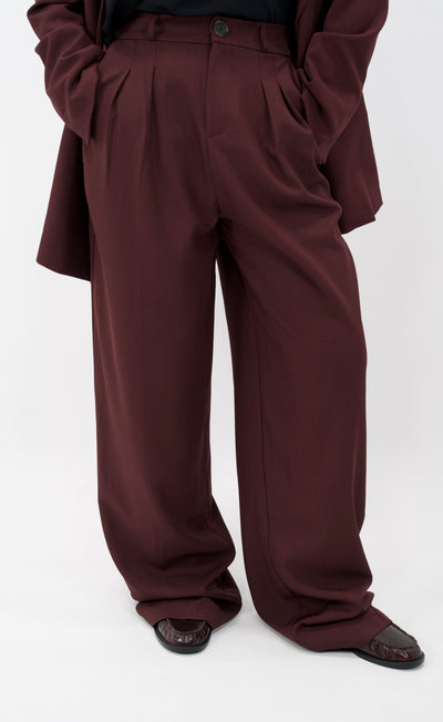 Pantalon loose Mayla Couture, coupe ample et confortable, parfait pour un look minimaliste et mastour au quotidien.