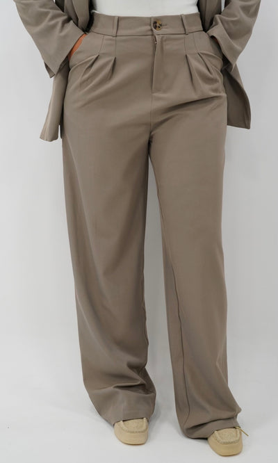 Pantalon loose Mayla Couture, coupe ample et fluide, parfait pour un look minimaliste et mastour au quotidien