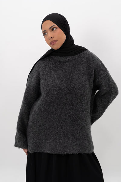 Pull-over en maille douce à coupe régulière, idéal pour un look confortable, mastour et chaleureux au quotidien.