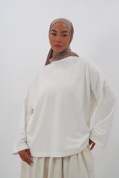 T-shirt basique manches longues, Mayla Couture, coupe droite et confortable, parfait pour un look minimaliste et mastour au quotidien.