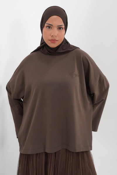 T-shirt basique manches longues, Mayla Couture, coupe droite et confortable, parfait pour un look minimaliste et mastour au quotidien.